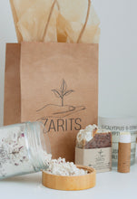 Load image into Gallery viewer, Coffret bien-être Me-time avec pochon kraft ZARITS et pots de bougie