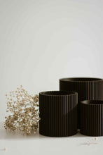 Charger l'image dans la galerie, Cache pot ondulé noir