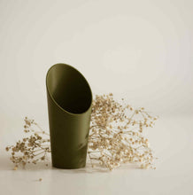 Charger l'image dans la galerie, Pelle de rempotage cylindrique en métal vert olive mat