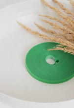 Charger l'image dans la galerie, Attache plante en velcro vert, bande ronde avec œillet central