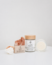 Charger l'image dans la galerie, Coffret cadeau : bougie en pot avec couvercle bois, savon moulé et rose décorative.