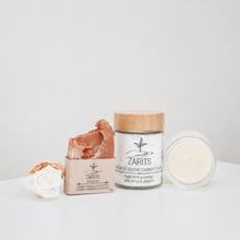 Charger l'image dans la galerie, Coffret cadeau : bougie en pot avec couvercle bois, savon moulé et rose décorative.
