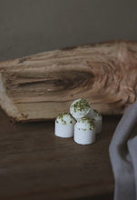 Charger l'image dans la galerie, Boules de bain effervescentes au sapin baumier