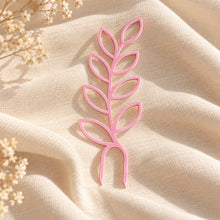 Charger l'image dans la galerie, Cache-pot ondulé ‘La Solidaire’ – Édition Octobre rose 💗