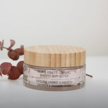 Charger l'image dans la galerie, Pot de beurre fouetté exfoliant Lavande & Hibiscus, pot cylindrique en verre