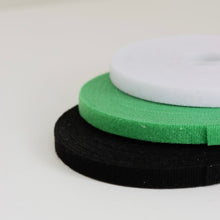 Load image into Gallery viewer, Attache plante en velcro vert et noir, bande ronde en vue latérale