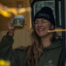 Charger l'image dans la galerie, Tuque Zarits noire en tricot, logo «ZARITS» sur le bandeau avant