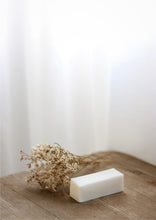Charger l'image dans la galerie, Huile à massage solide, à l’eucalyptus et à la lavande