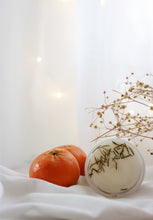 Charger l'image dans la galerie, Chandelle à l'orange douce & au sapin baumier