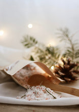 Load image into Gallery viewer, Coniferous bath salt - Relaxation in the forest
