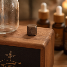 Charger l'image dans la galerie, Diffuseur à nébulisation en verre avec base en bois et embout métallique
