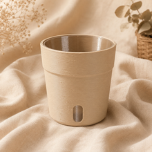 Load image into Gallery viewer, Pot semi-hydroponique beige avec trou de drainage au fond.
