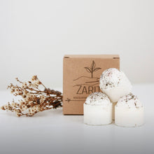 Load image into Gallery viewer, Boule de bain blanche effervescente à touches de lavande, avec boîte et fleurs séchées
