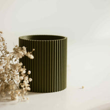 Charger l'image dans la galerie, Cache-pot ondulé kaki, cylindre côtelé, pot unique
