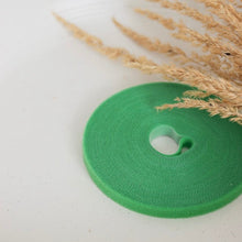 Load image into Gallery viewer, Attache plante en velcro vert, bande ronde avec œillet central
