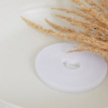 Load image into Gallery viewer, Attache plante en velcro blanc, bande ronde avec œillet central

