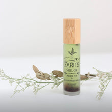 Load image into Gallery viewer, Roll-on bien-être : flacon en verre vert, bouchon bambou, petites tiges florales
