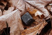 Charger l&#39;image dans la galerie, Dentifrice solide au charbon noir et à la menthe poivrée
