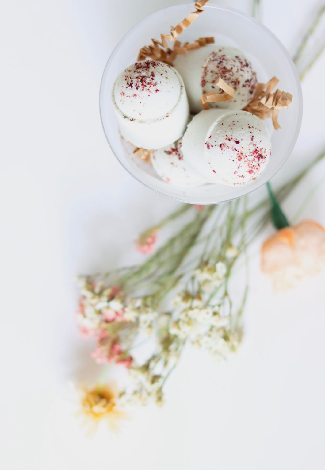 Boule de bain effervescente à l'eucalyptus et aux pétales de rose